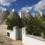 特鲁利波佐玛希尔洛旅馆 *